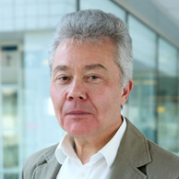Headshot March 28 2025_ Dirk De Ruysscher